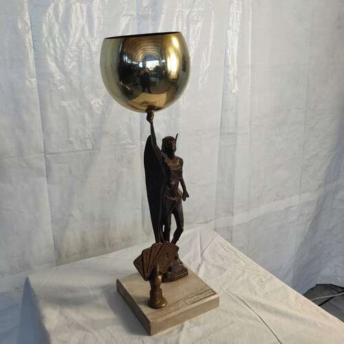 Trofeo con statua in bronzo Negozio Milano