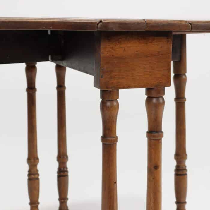 Tavolino ad Alette – Fine XIX Secolo Arredamento