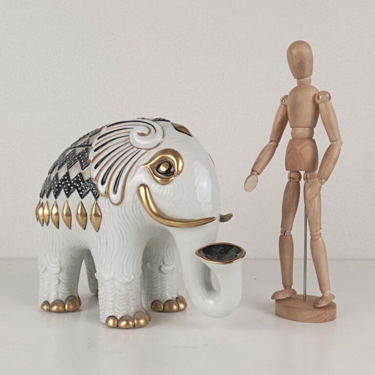 Elefante in ceramica manifattura Mangani Negozio Milano