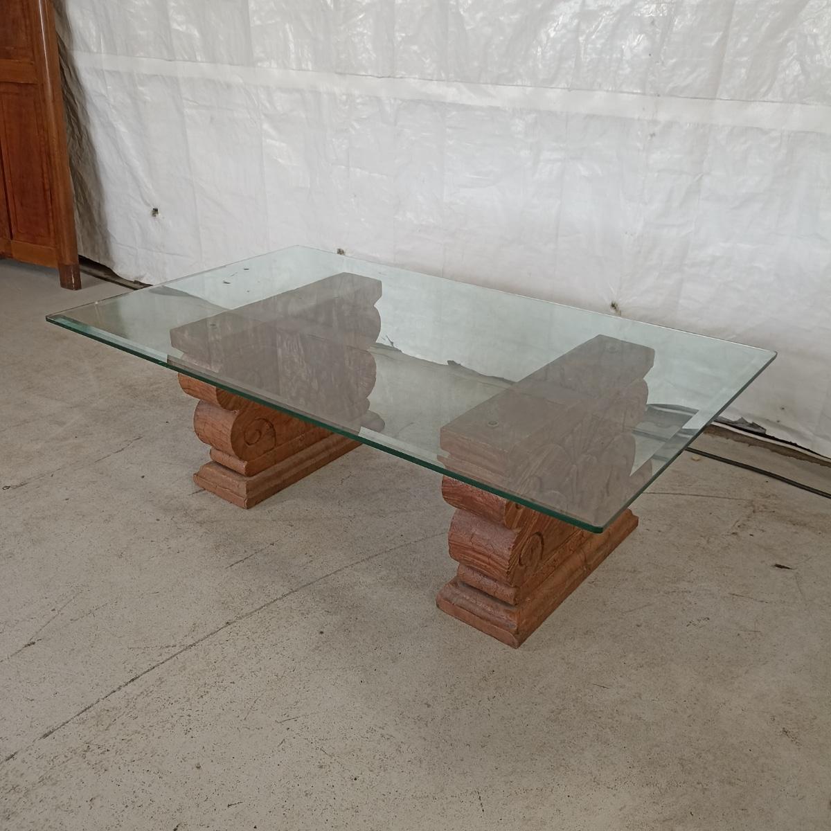 Tavolino con base in resina Arredamento