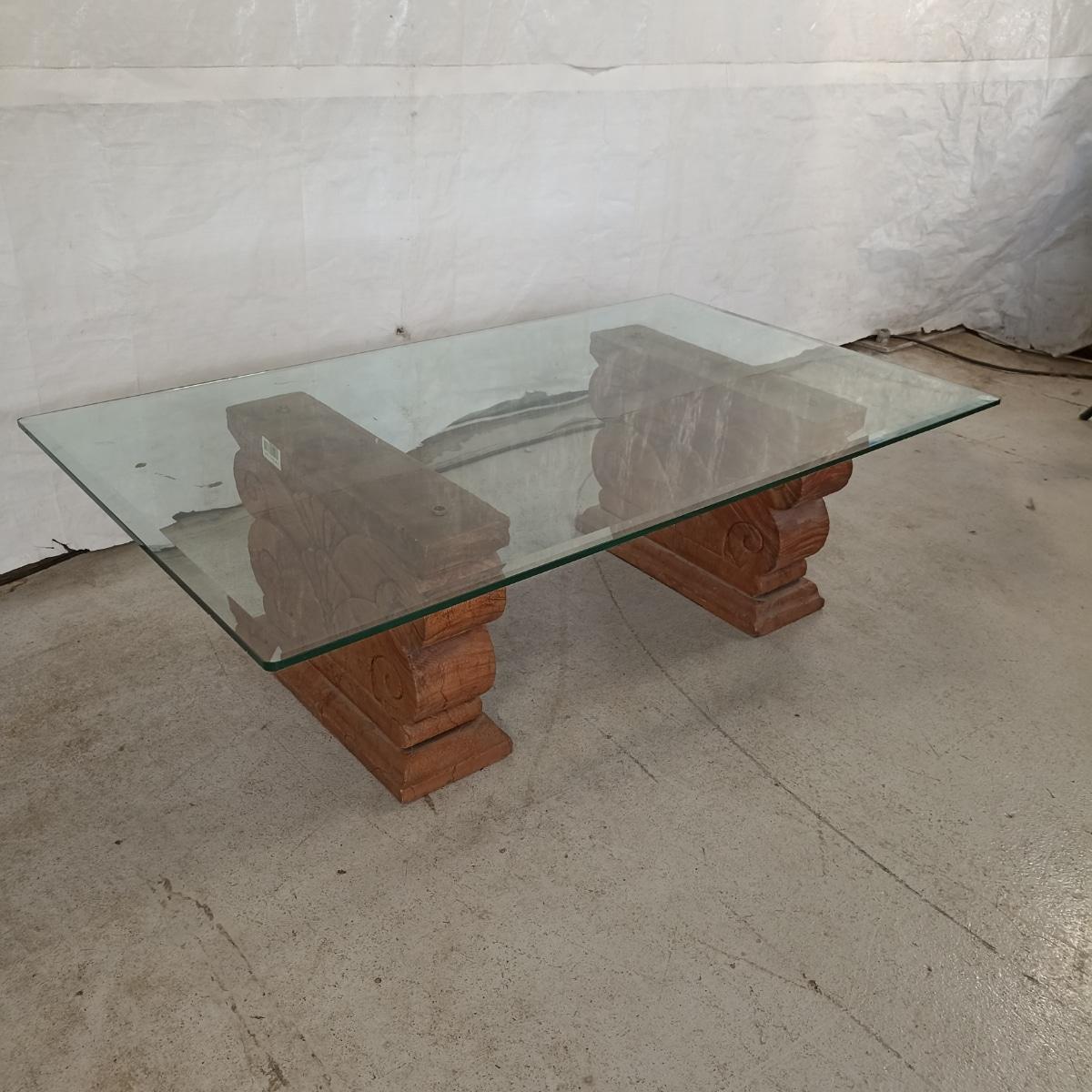 Tavolino con base in resina Arredamento