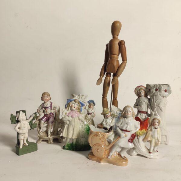 Gruppo di 8 figurini in porcellana Negozio Cambiago