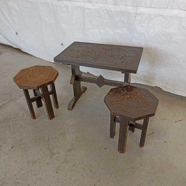 Tavolino con sgabelli stile Etnico Arredamento