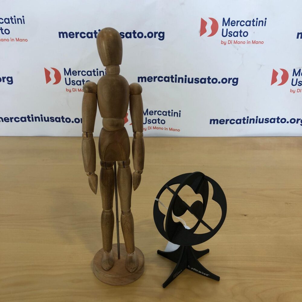 Scultura astratta in peltro laccato nero - immagine 2