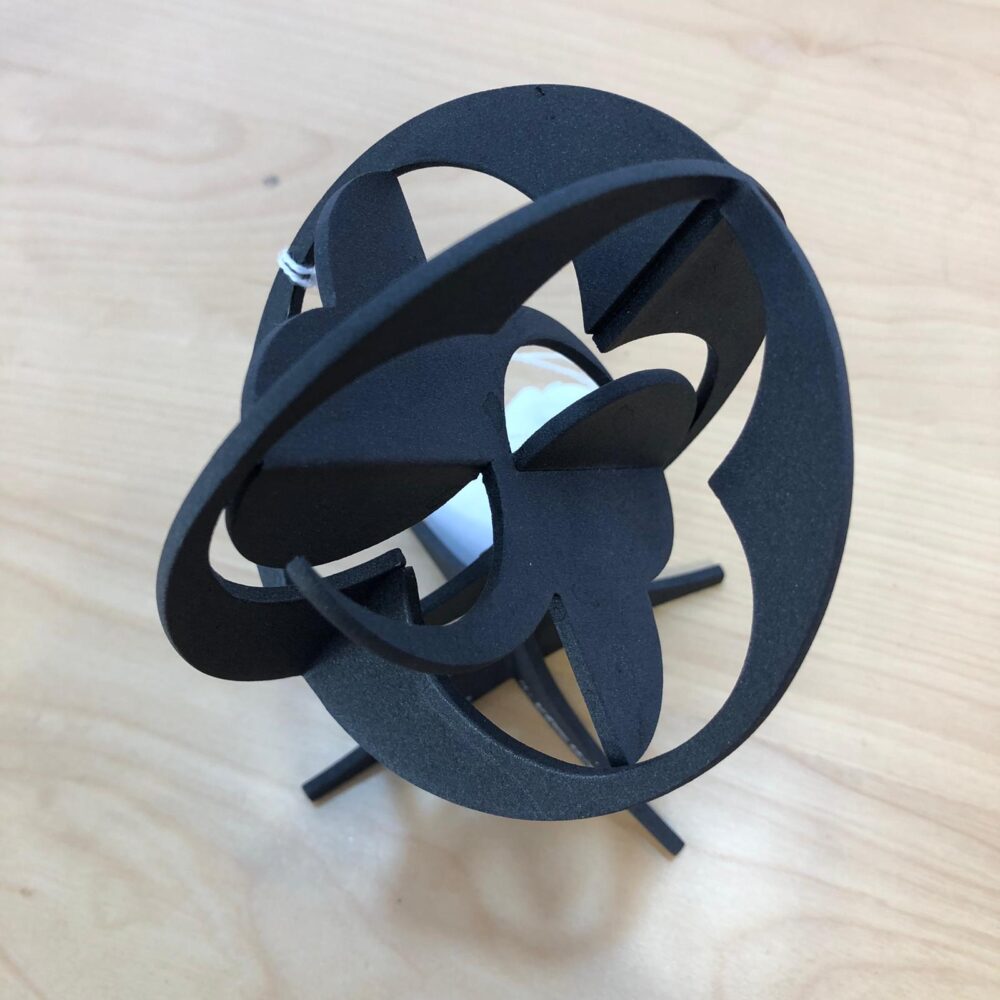 Scultura astratta in peltro laccato nero - immagine 3
