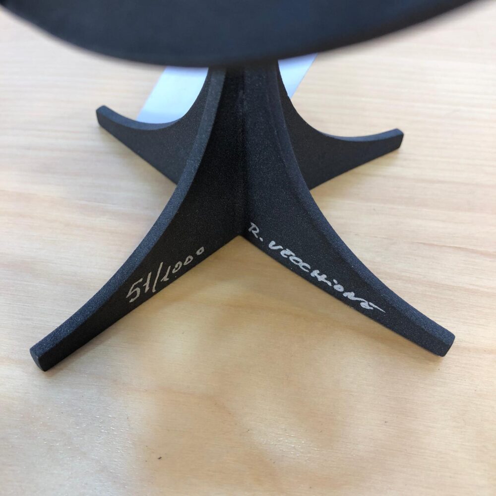 Scultura astratta in peltro laccato nero - immagine 4
