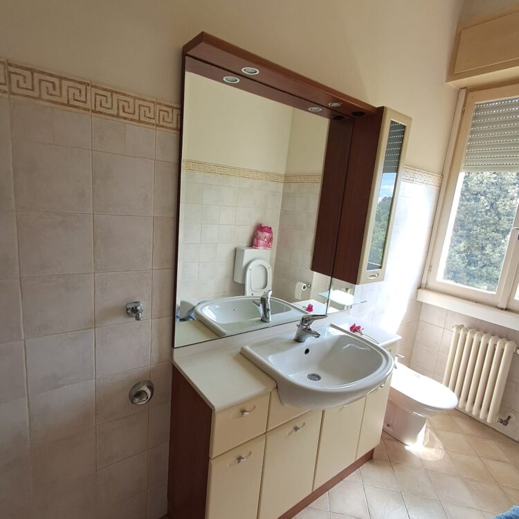 Mobile bagno con specchio