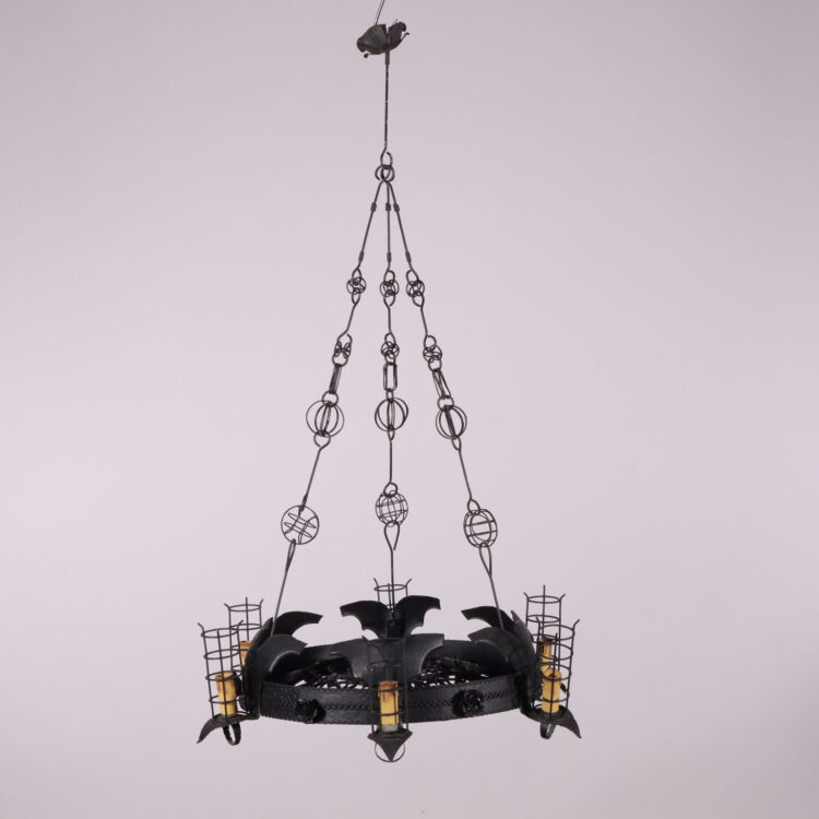 Lampadario in ferro battuto