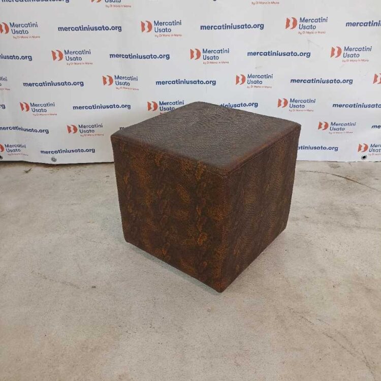 Pouf in similpelle pitonata