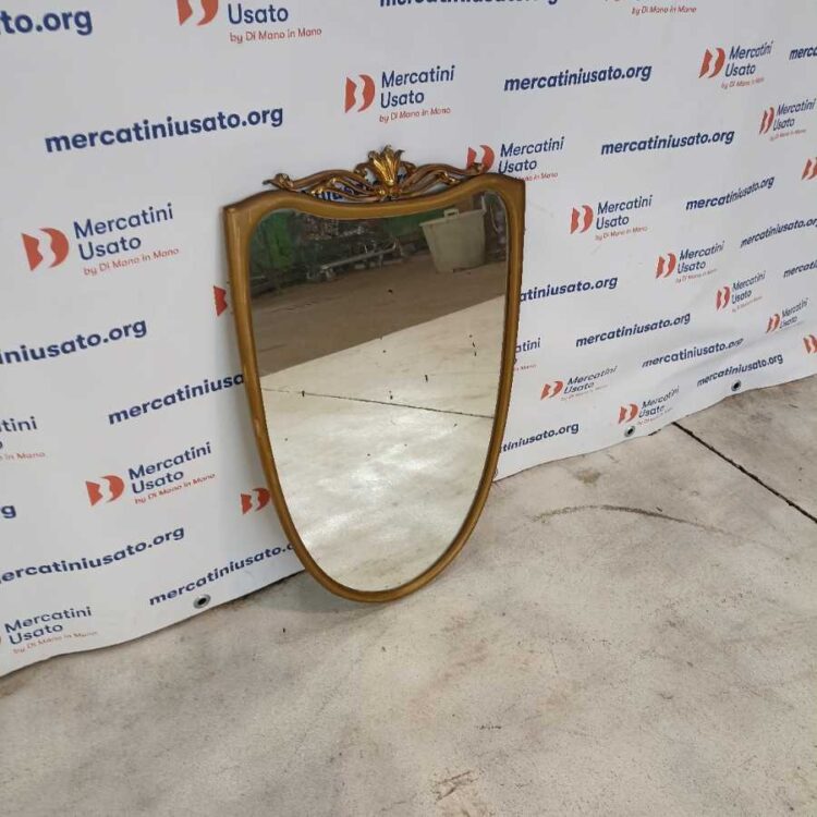 Specchio dorato in stile metà 900