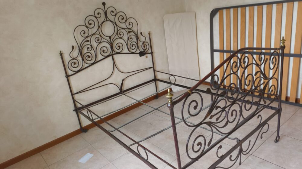 Letto in ferro dorato una piazza e mezza