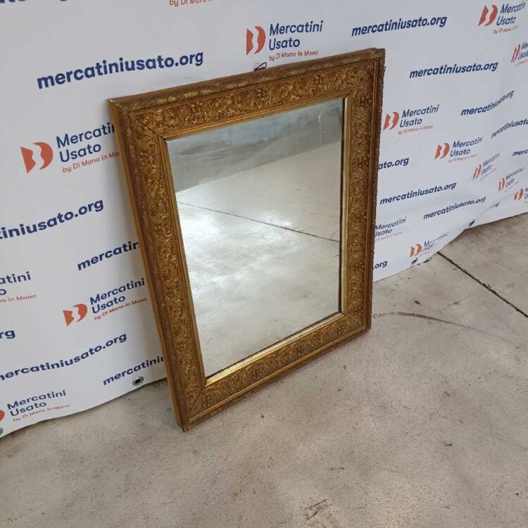 Specchio in legno dorato