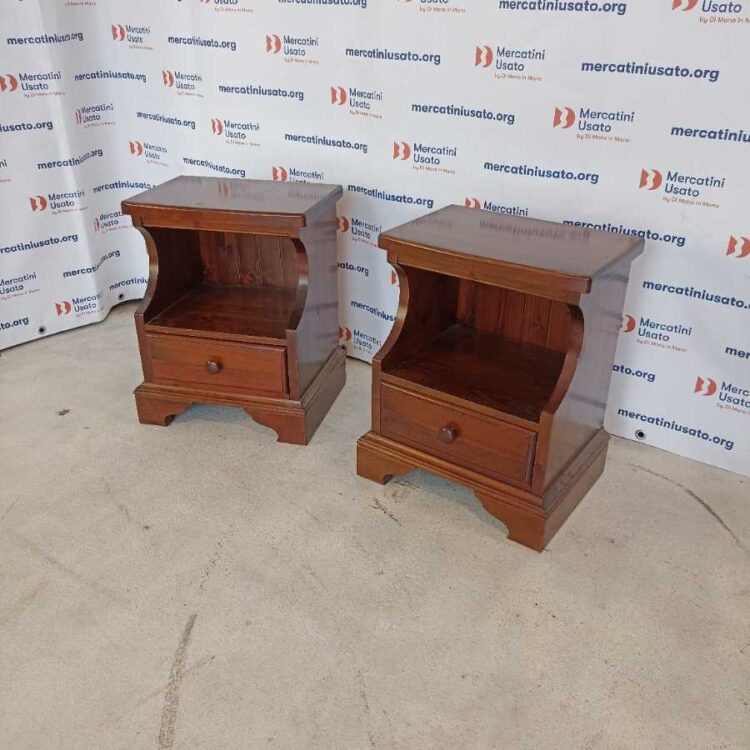 Coppia di Comodini Rustici