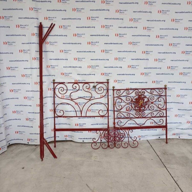 Letto singolo in ferro laccato rosso