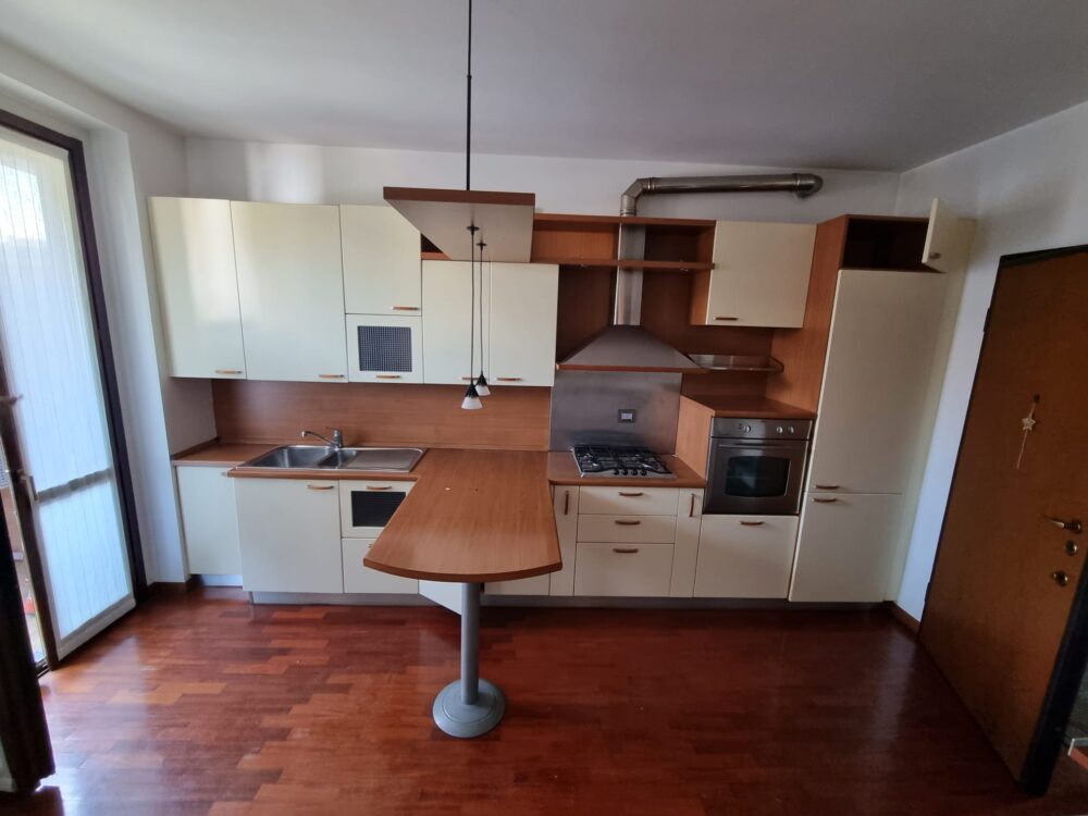 Cucina completa con penisola