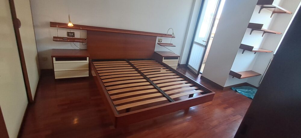 Letto matrimoniale con Comodini