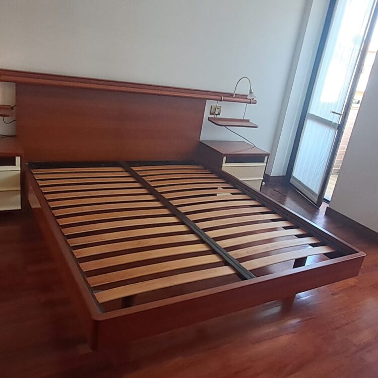 Letto matrimoniale con Comodini