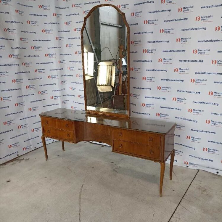 Petineuse Vintage con piano in vetro