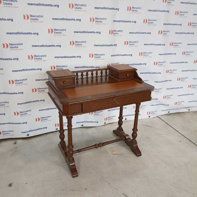 Scrittoio in stile di metà 900