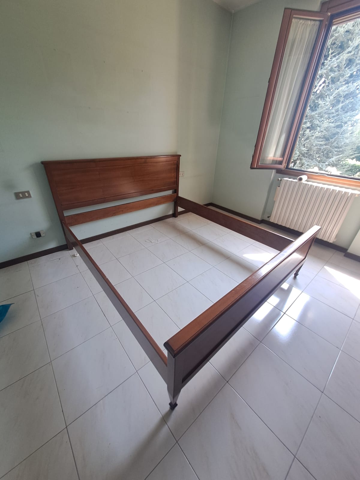 Letto matrimoniale in stile Arte Povera