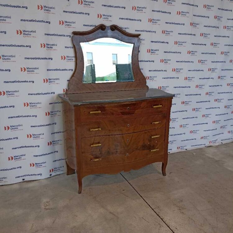 Cassettone con specchio di metà 900