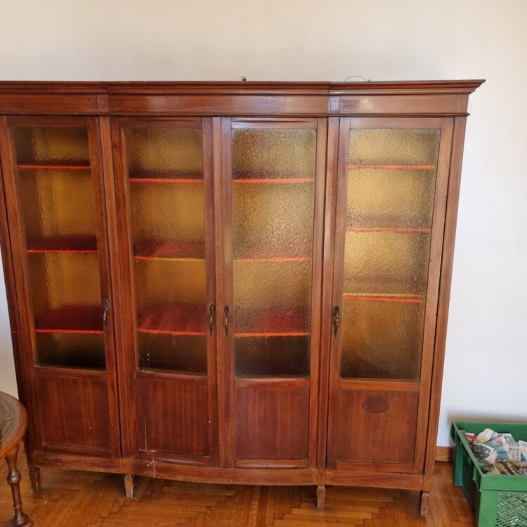 Libreria con ante in vetro prima metà 900