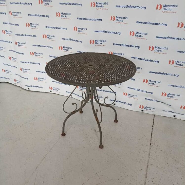 Tavolo da esterno in ferro battuto
