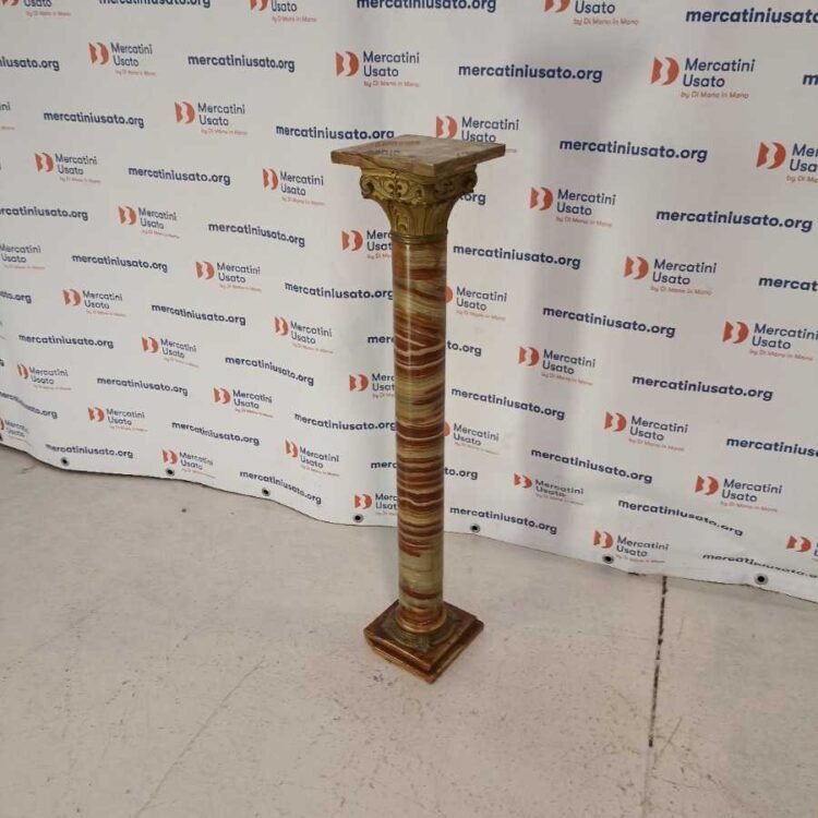 Colonna Portavasi in onice decorata