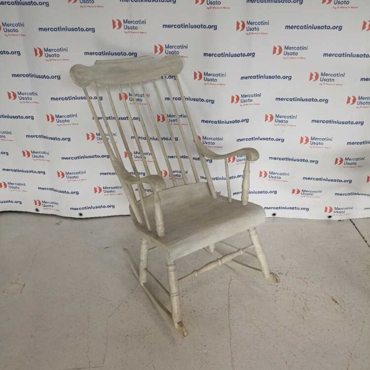 Poltrona a dondolo stile Shabby
