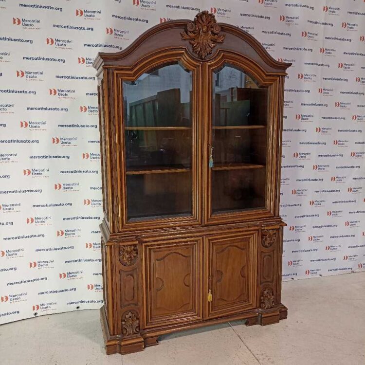 Credenza a doppio corpo in stile