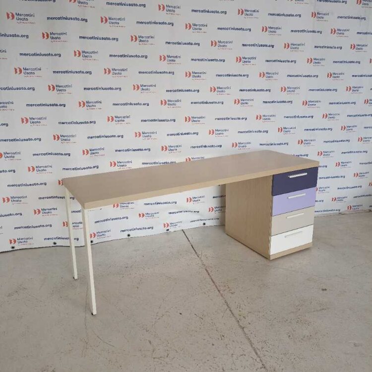 Scrivania moderna stile Ikea