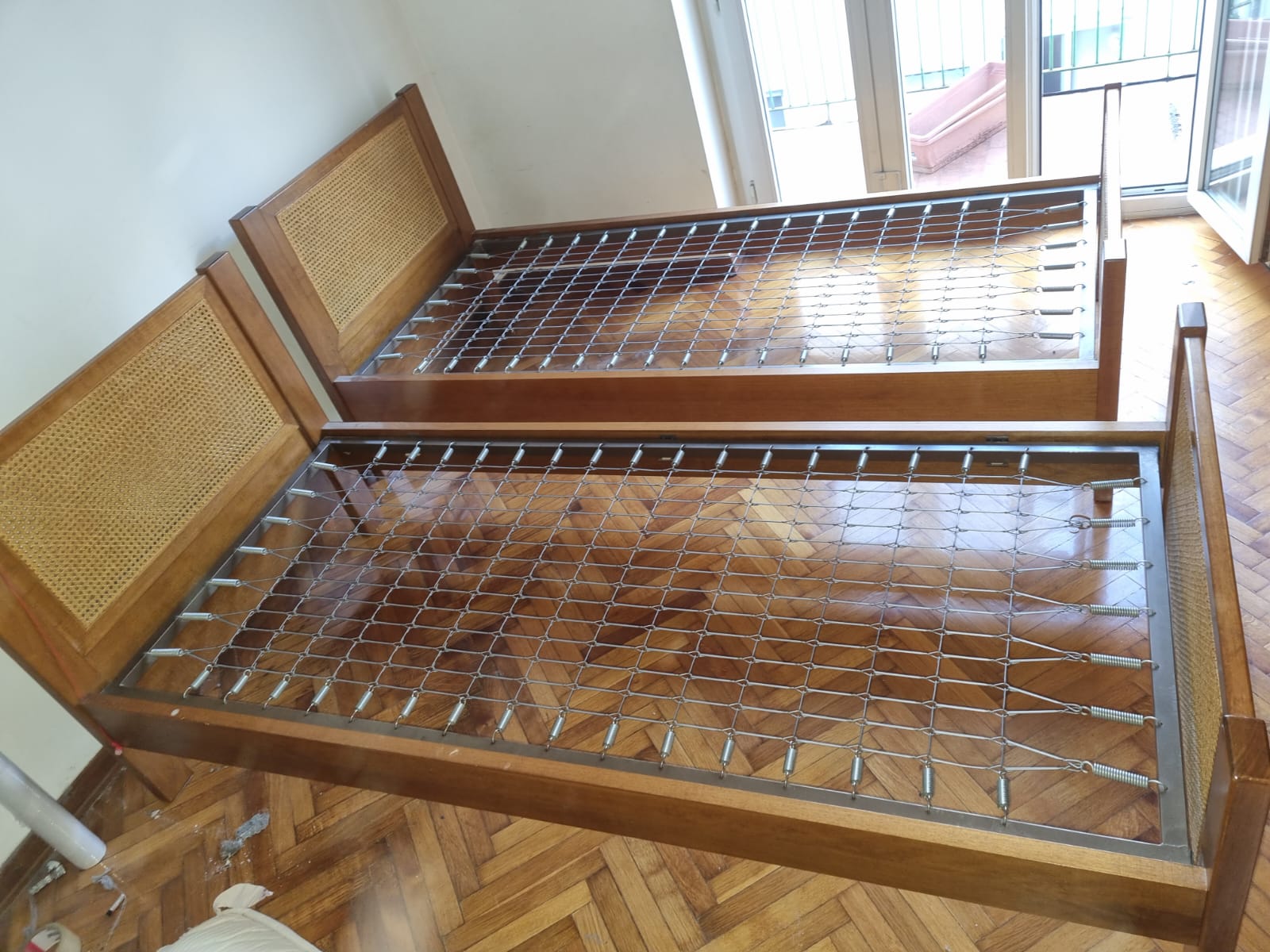 Coppia di Letti Vintage con paglia di Vienna