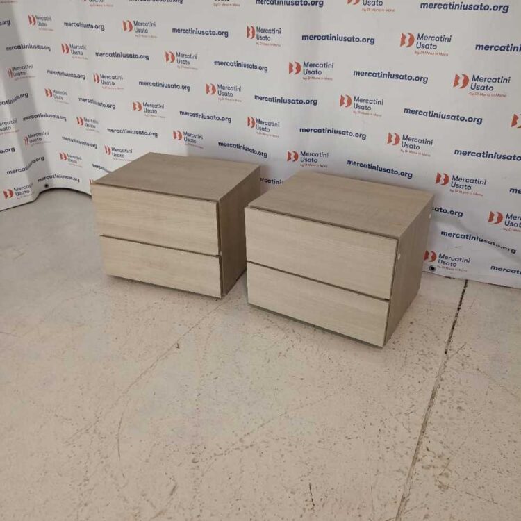 Coppia di Comodini moderni