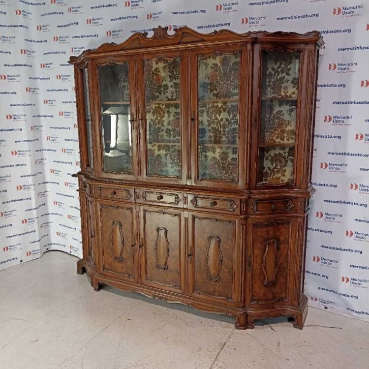 Credenza a doppio corpo in stile