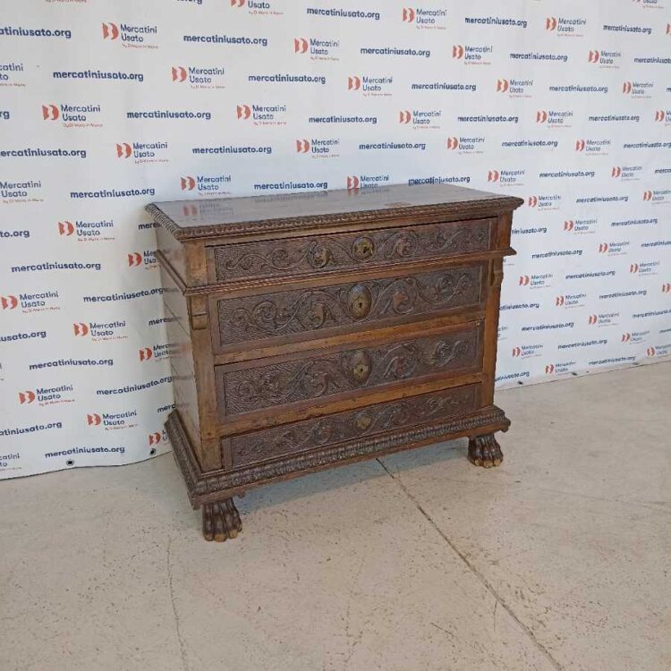Cassettone stile Neorinascimento in Noce