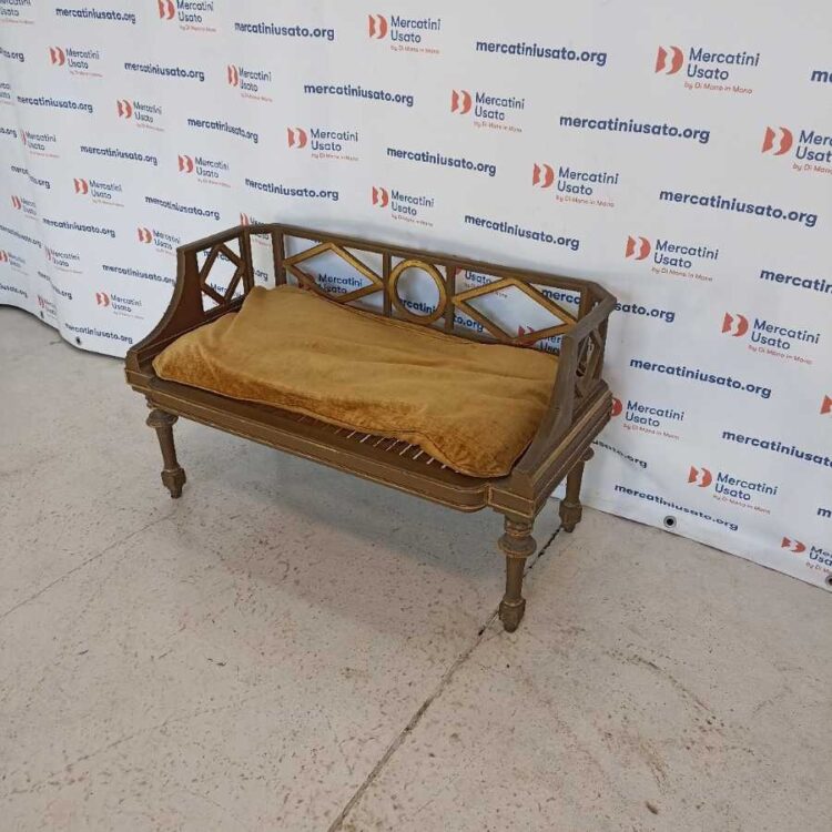 Divanetto in stile prima metà 900