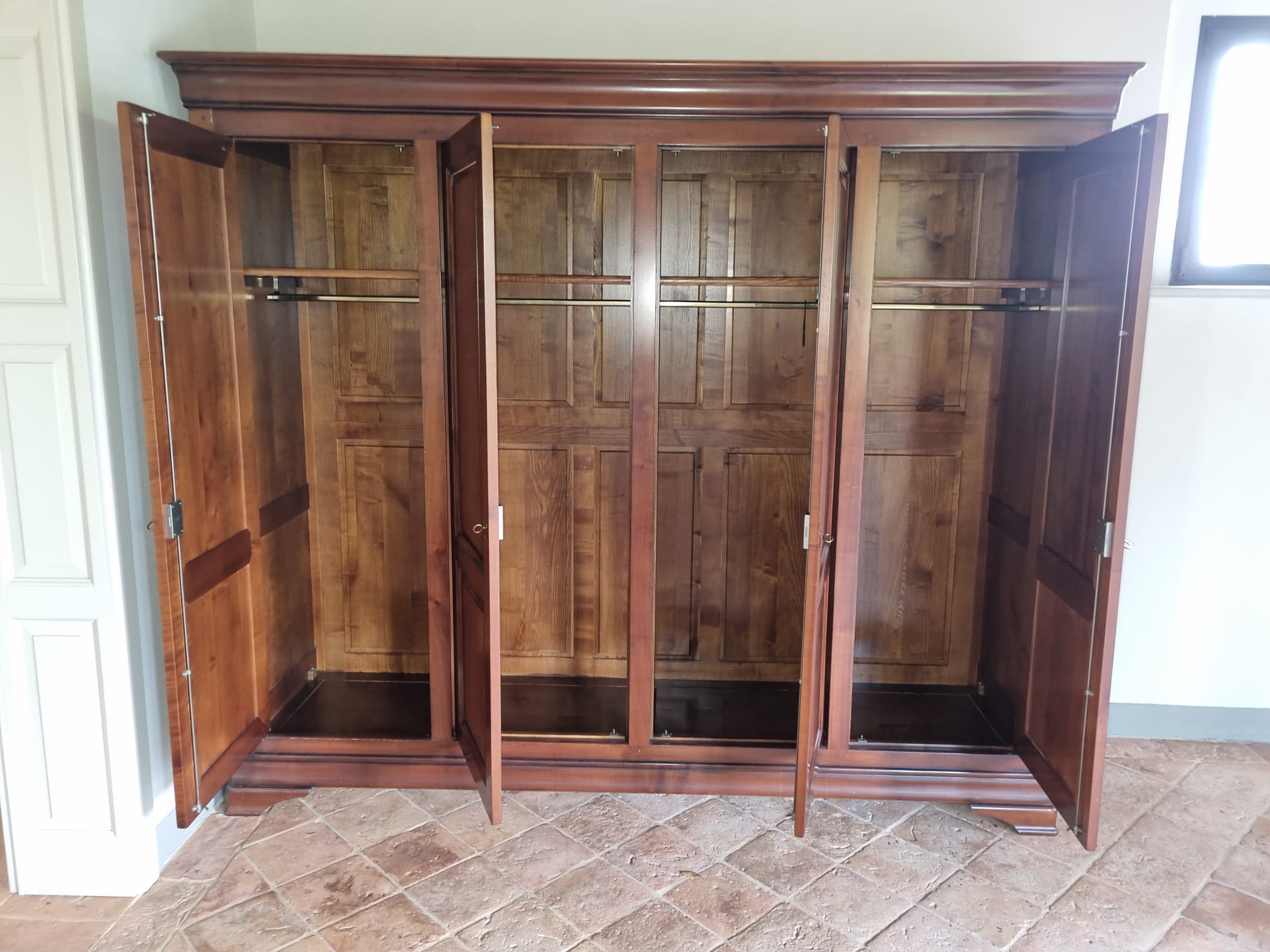 Armadio 4 ante in legno massello - immagine 2