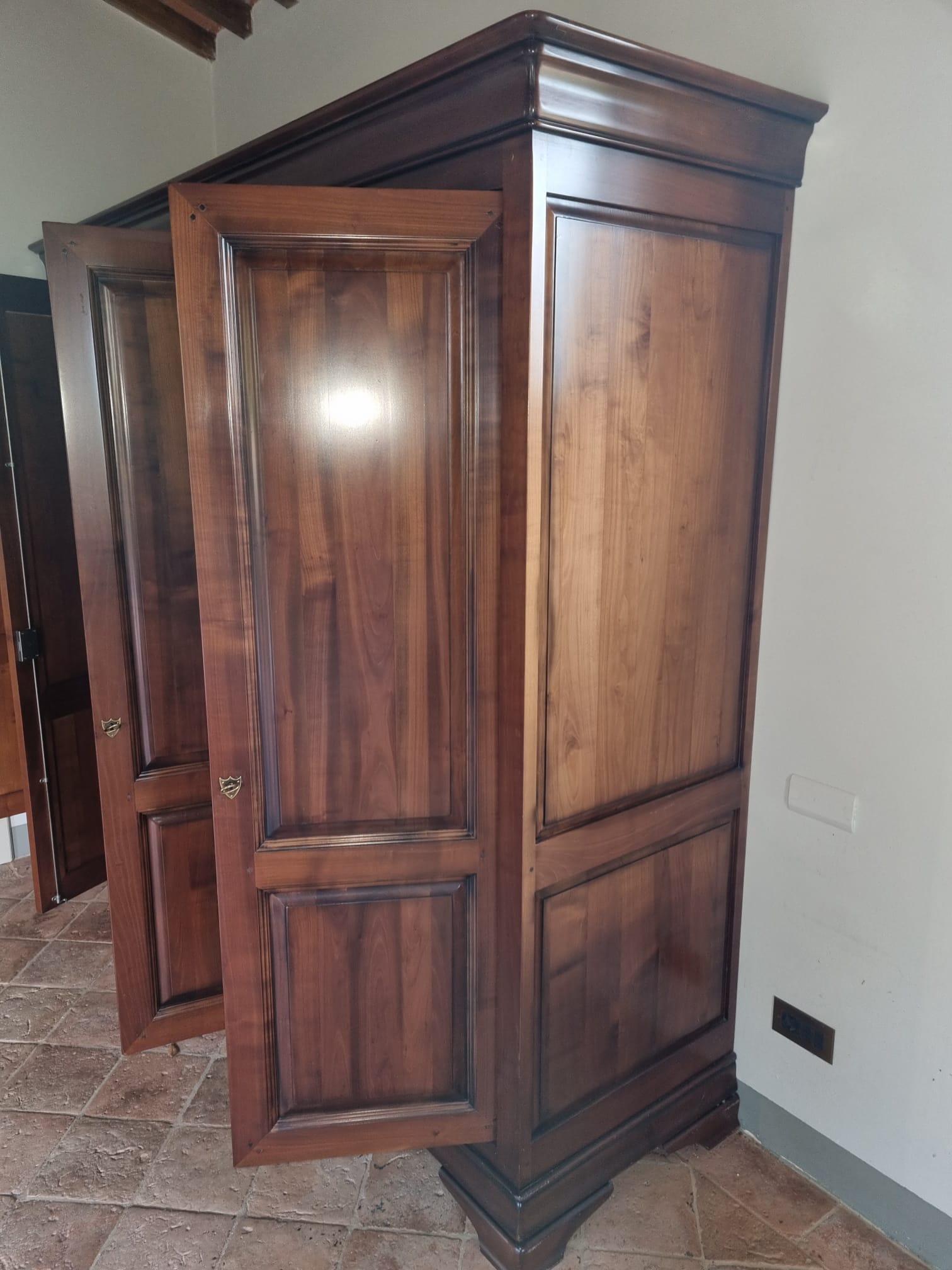 Armadio 4 ante in legno massello - immagine 3