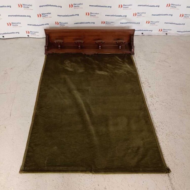 Cappelliera stile Neorinascimento