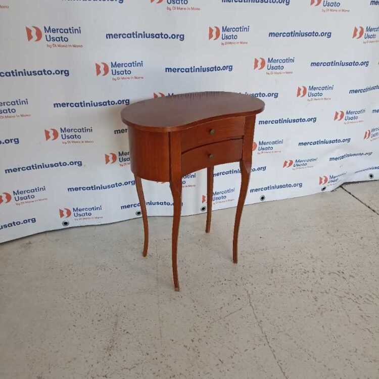 Comodino a fagiolo in stile