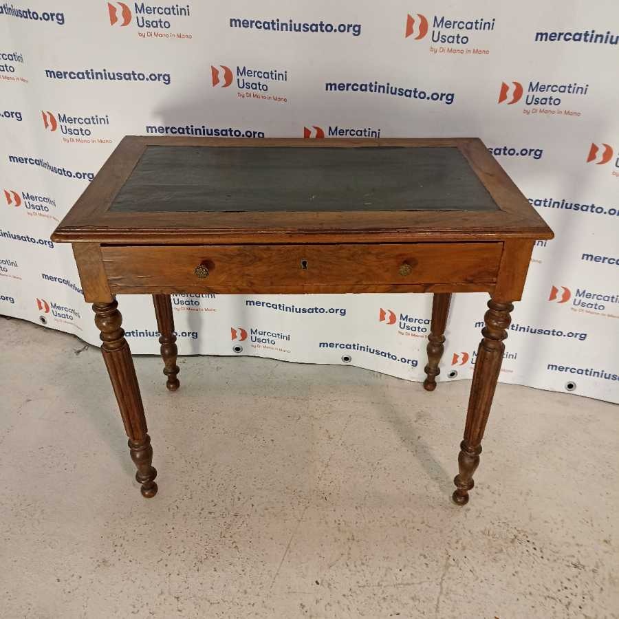 Piccolo Scrittoio in stile con cuoio - immagine 2