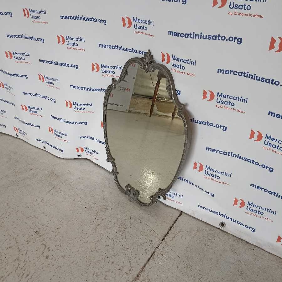 Specchio con cornice in ferro lavorato