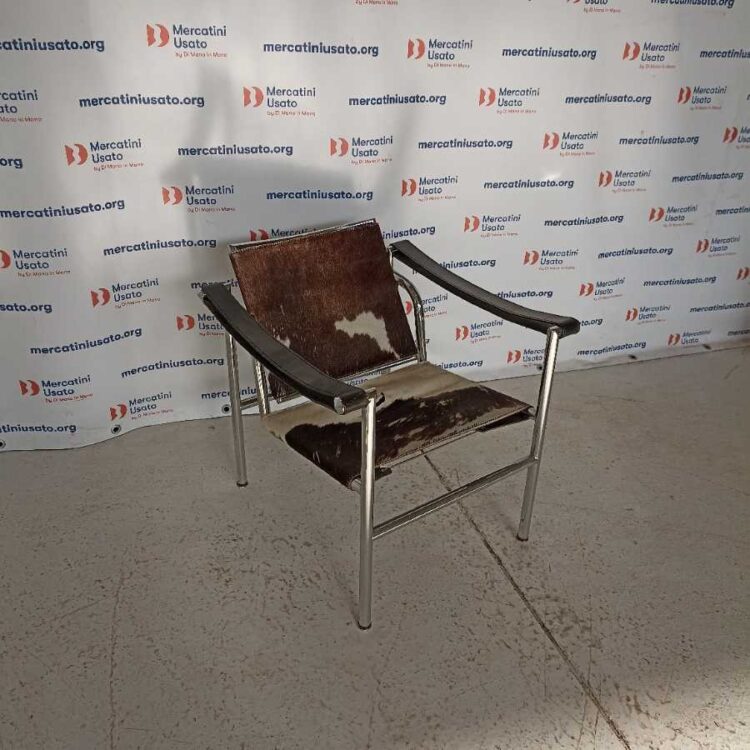 Poltrona stile Le Corbusier muccata