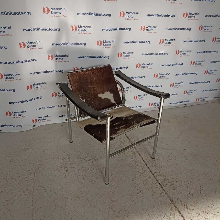 Poltrona stile Le Corbusier muccata