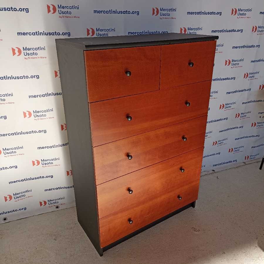 Cassettiera impiallacciata moderna