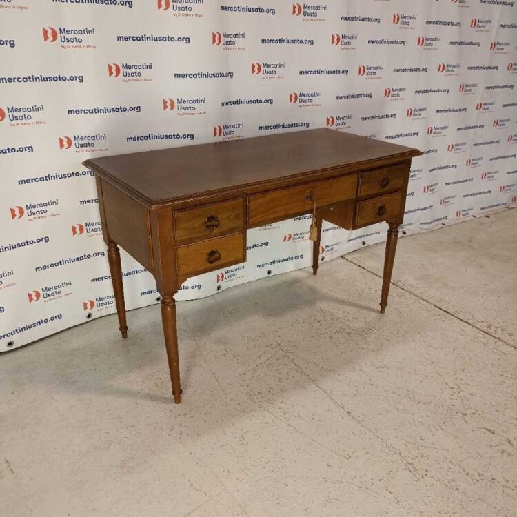 Scrivania da centro in stile