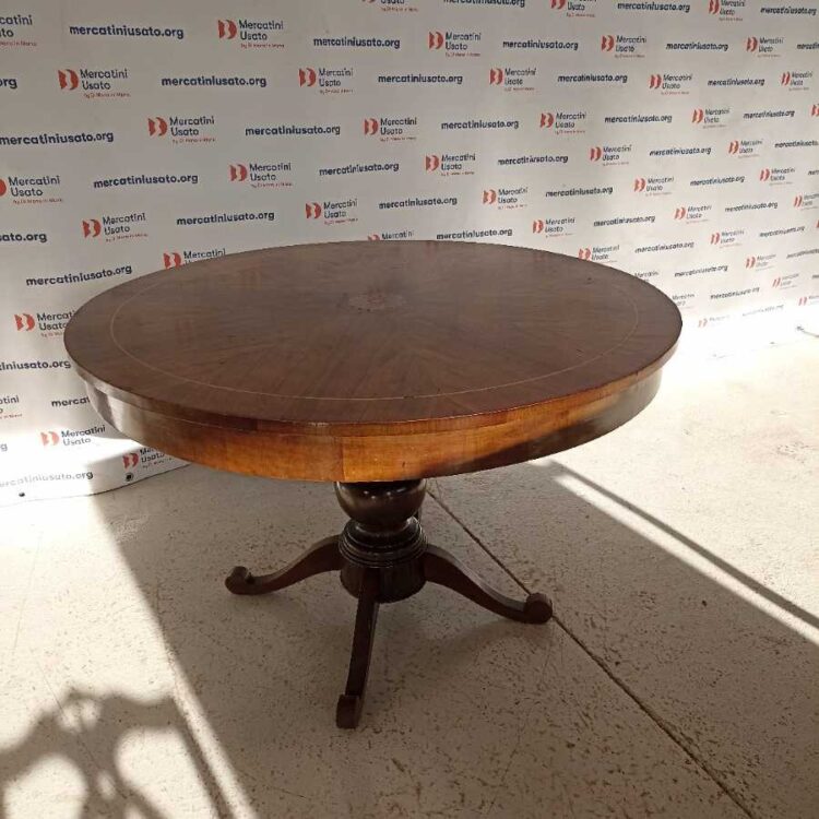 Tavolo Rotondo in stile prima metà 900