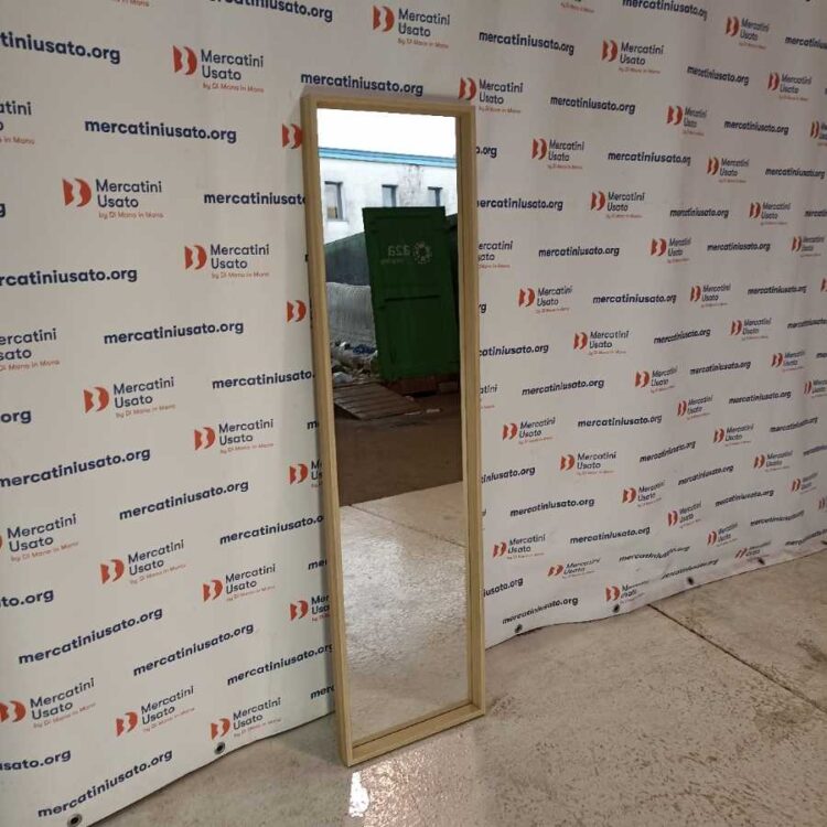 Specchio da parete verticale