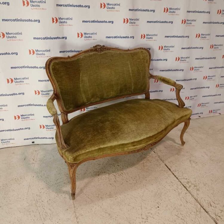 Divanetto in noce prima metà 900