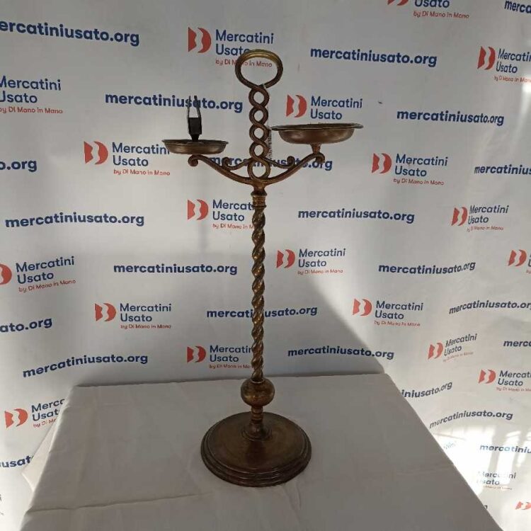 Candeliere in ottone con pinza porta scheggia